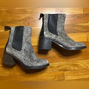 Ugg Australia Camden Exotic Spotted Calf Hair Pull-on Boot Size 9